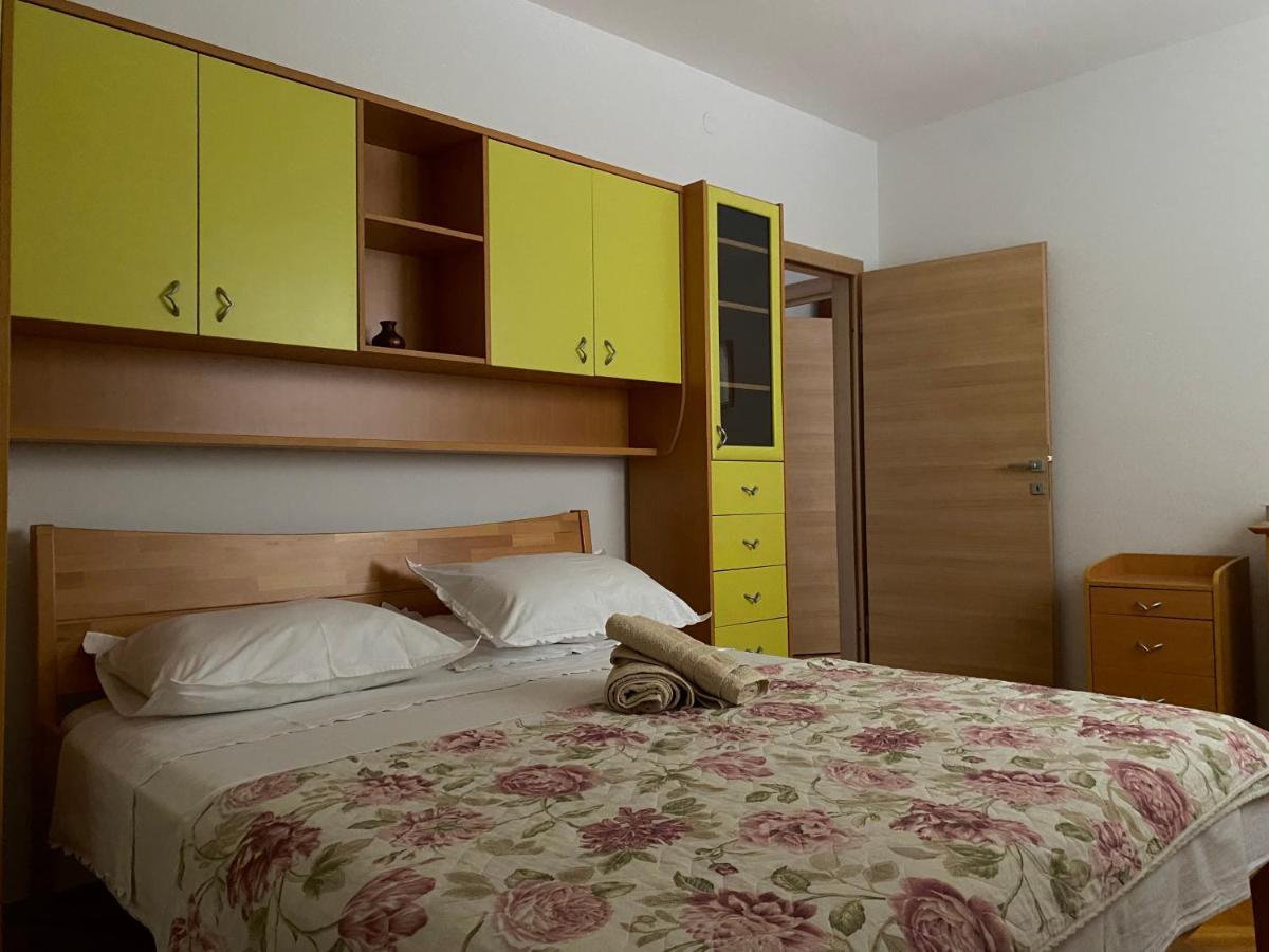 Ferienwohnung Apartman Nives Trogir Exterior foto