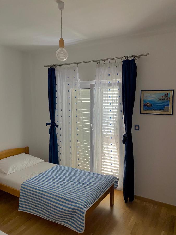 Ferienwohnung Apartman Nives Trogir Exterior foto