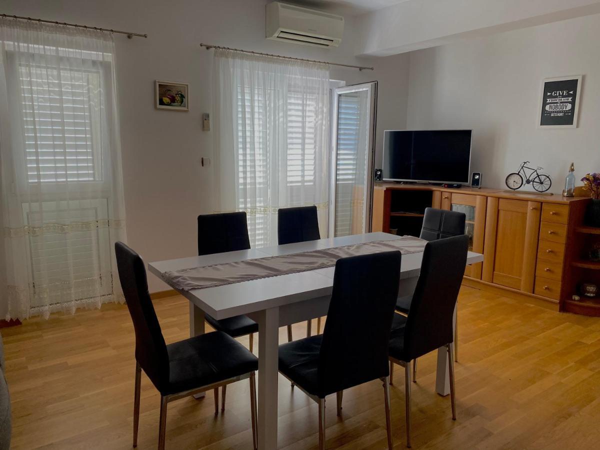 Ferienwohnung Apartman Nives Trogir Exterior foto